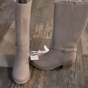 Girls boots